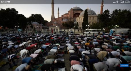 Thousands Muslims Attend First Friday Prayers at Hagia Sophia Mosque