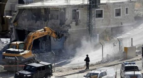 Israel Forces Destroy House of Palestinian Family in Al-Khalil