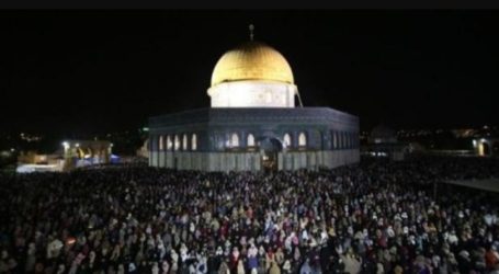 Thousands Muslims Celebrate Prophet’s Birthday at Al-Aqsa