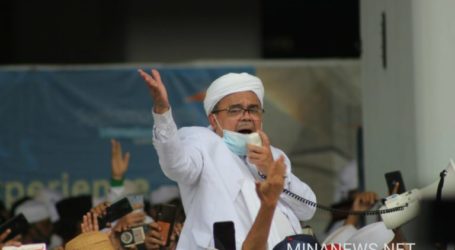 Hundreds Thousand of People Welcome Habib Rizieq’s Return to Indonesia