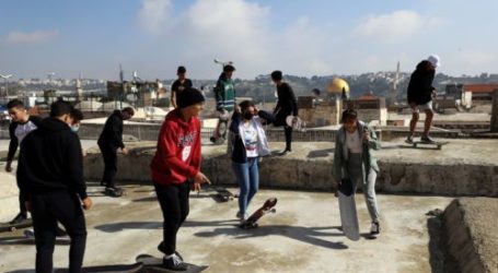 Palestinian Teenagers Play Skateboard in the Israeli Occupied Jerusalem Area
