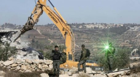 Israeli Occupation Bulldoze Palestinian Land