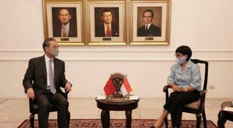 Minister Retno Meets with Chinese FM Wang Yi