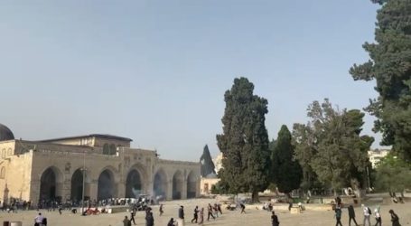 Hundreds Injured as Israeli Police force Palestinians out of Al-Aqsa Mosque