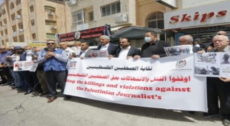 Palestinians Journalists Hold a Sit-in to Protest Israeli Violation