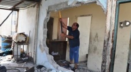 Palestinian Forced by Israel to Demolish His House in Jerusalem