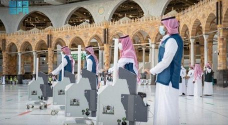 Sterilization Efforts of Makkah’s Grand Mosque as Umrah Pilgrims Arrive