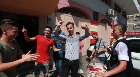 Palestinians Celebrate Announcement of High School Exams Results
