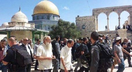 Groups of Israeli Settlers Storm Al-Aqsa Mosque