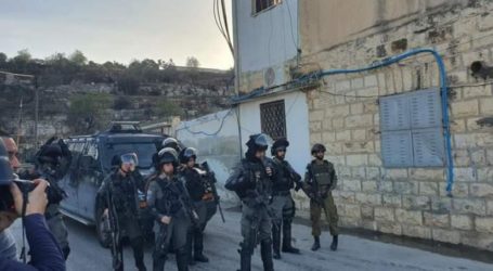 Israeli Settlers Attack Palestinian Village, and Occupation Attacks Citizens