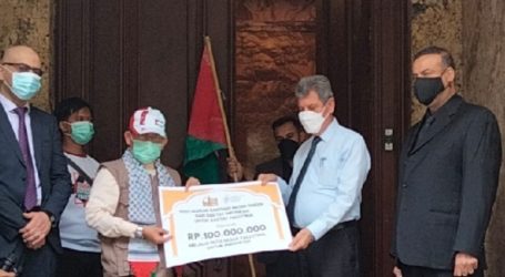 AWG Donates IDR 100 Million Winter Aid for Palestinian Refugees