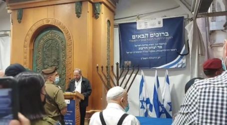 Israeli President Celebrates Hanukkah Ritual at Ibrahimi Mosque