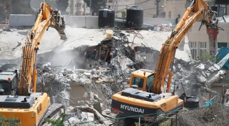 Israel Demolishes Hundreds of Palestinian Houses in Silwan