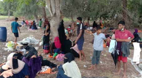 Healthy Food and Worship Equipment Supports Rohingya Lives in Aceh