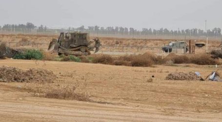 Israeli Tanks and Bulldozers Penetrate Border Area East of Khan Yunis