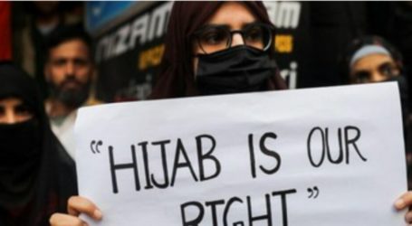 Muslim Girls in India Condemns Hijab Ban