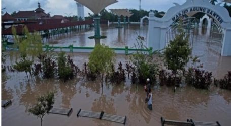 Floods in Serang Cause 2 Died, 2 Missing