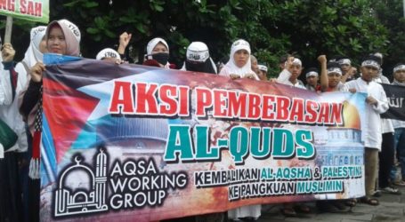 AWG Holds Action to Defend Al-Aqsa at Merdeka Selatan Street, Central Jakarta