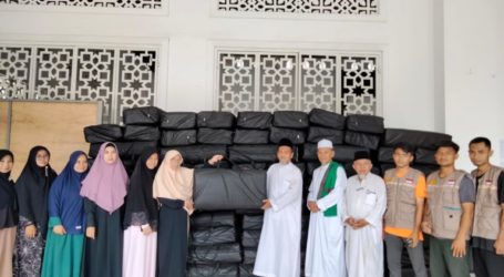 AWG Distributes 102 Sleeping Mats for I’tikaf in Several Mosques
