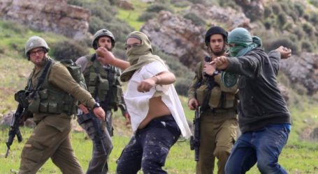 Three Palestinian Citizens Wounded by Israeli Settlers’ Bullets in Hebron