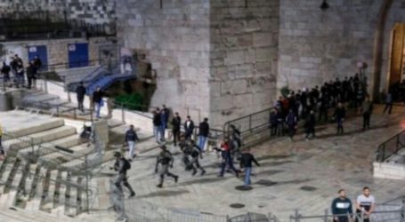 Israel Forces Arrest Five Palestinian Youths After Performing Tarawih Prayers at Aqsa Mosque