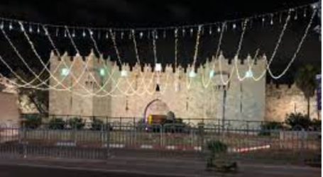 Welcoming Ramadan Palestinian Residents Decorate Jerusalem City