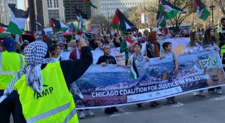 Hundreds Take Part in Rally in Chicago in Protest of Israeli Raids on Al-Aqsa