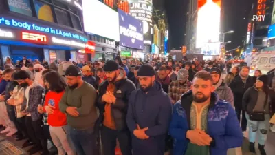First Time, Thousands of US Muslims Break Fast and Tarawih in Times Square