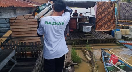 BAZNAS Distributes Zakat Fitrah Rice to Remote Regions