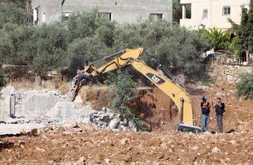 Under Pretext of Not Having License, Occupation Demolish 4 Apartments in Beit Jala