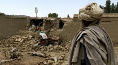 Aid Hampered, Afghans Help Earthquake Victims
