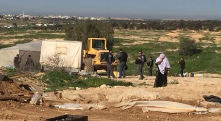 Israel Demolishes Palestinian Bedouin Village for 205th Time