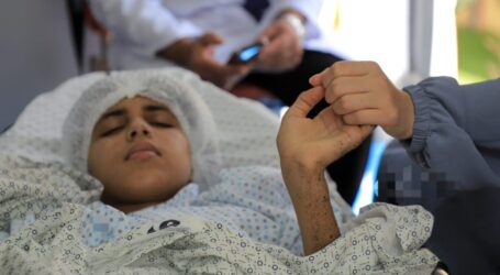 A Palestinian Wounded Girl Leaves Gaza Strip to Turkey for Treatment