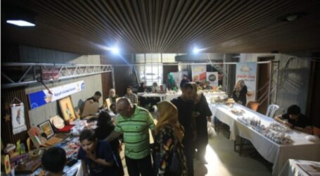 Palestinians Celebrate Their Local Industries in Gaza Bazaar