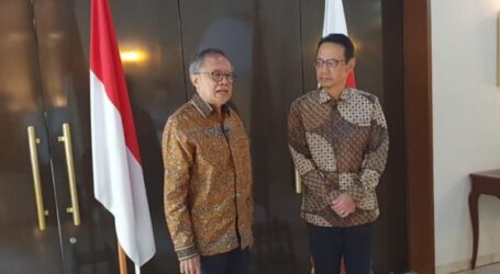 Shinzo Abe’s Painting Wearing Javanese Batik  as Symbol of Indonesia-Japan Cooperation