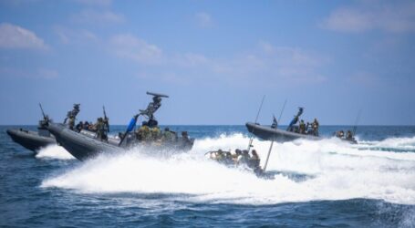 Israeli Occupation Navy Attacks Palestinian Fishermen Offshore Gaza