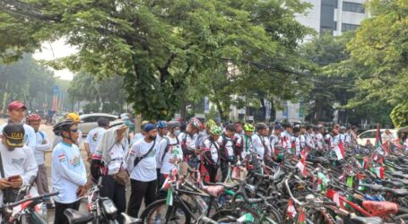Cyclists of “Gowes Cinta Al-Aqsa” Gathers at Istiqlal Mosque, Jakarta