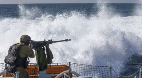 Israeli Occupation Navy Attack, Detain Four Palestinian Fishermen Offshore Gaza
