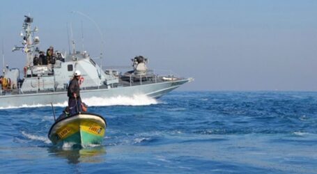 Israeli Occupation Navy Attack Palestinian Fishermen Offshore Gaza