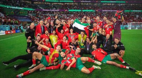 Moroccan Players Raise Palestinian Flag while Celebrating Victory over Spain