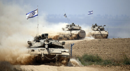 Israeli Military Vehicles Penetrate Palestinian Lands Southeast Khan Younis