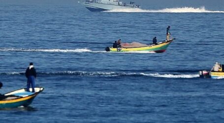 Israeli Navy Attacks Palestinian Fishermen Offshore Gaza