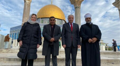 British Minister for the Middle East Pray at Al-Aqsa Mosque
