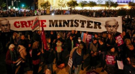 Tens of Thousands of Israelis Continue Anti-Government Demonstrations