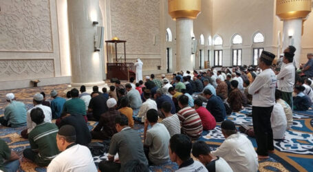 6,000 Takjil Packages Distributed at Great Mosque of Sheikh Zayed Solo