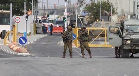 Israeli Forces Seal off Checkpoint Northeast of Jerusalem