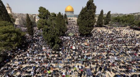 Thousands Perform First Ramadan Friday Prayer at Jerusalem’s Al-Aqsa Mosque Despite Israeli Restrictions
