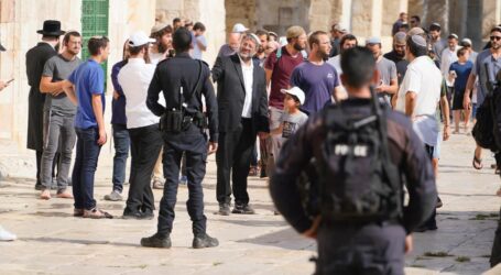 Israeli Police Force Muslim Worshipers Out of Al-Aqsa to Allow Entry of Settlers