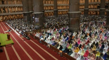 Tens of Thousands of Congregations Perform Tarawih Prayer at Istiqlal Mosque in Jakarta