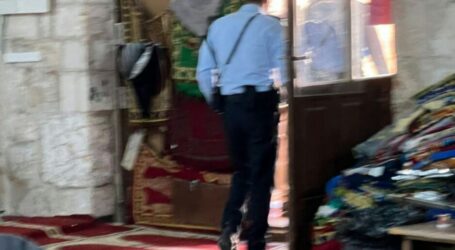 Israeli Police Again Raid the Aqsa Mosque Prayer Area